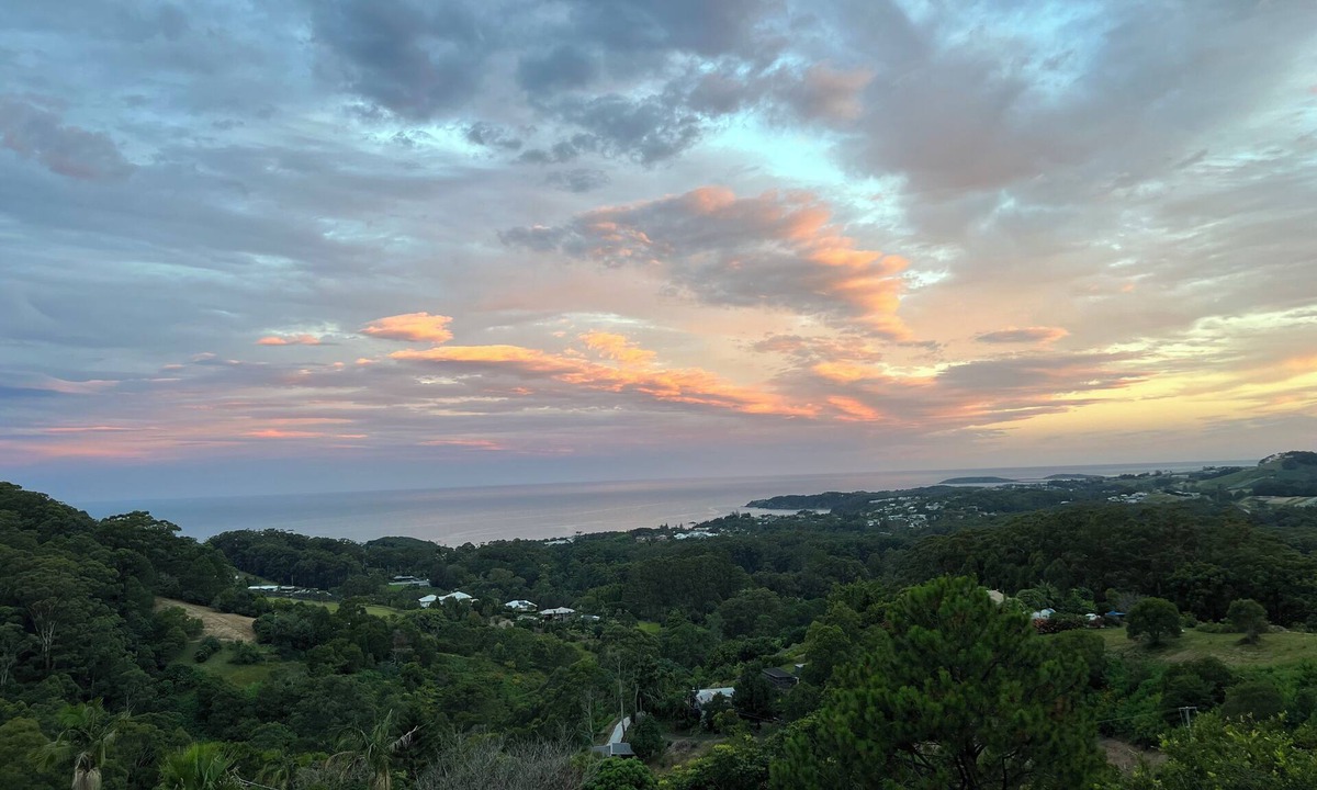Korora Apartment | Spectacular Ocean & Forest Views - Quite Private Location, 10 mins to beaches