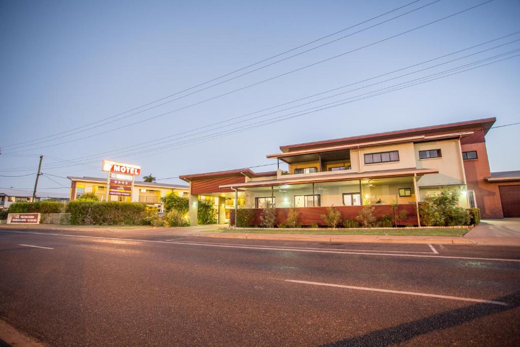 Townview Hotel | Spinifex Motel and Serviced Apartments
