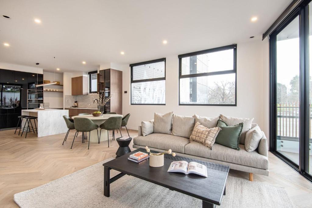 Cremorne House | Sport Precinct Luxury Style over four levels