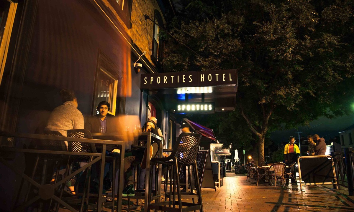Launceston CBD Hotel | Sporties Hotel