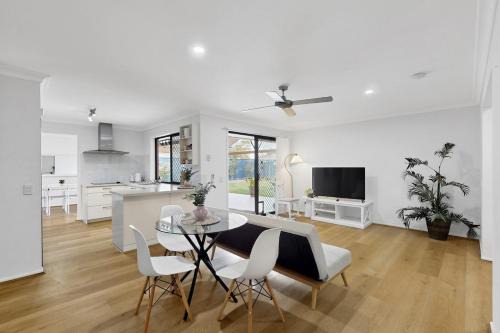Springfield House | Springfield 4BR Air Conditioned with BBQ and Patio