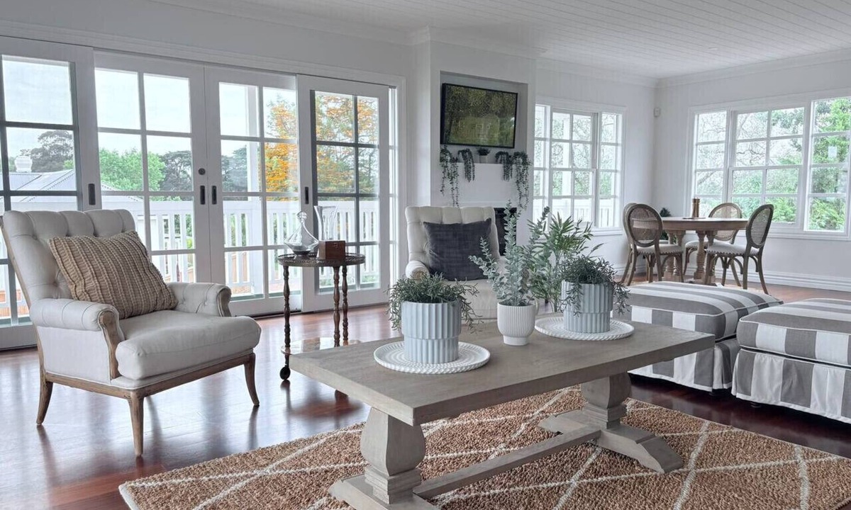 Cobains House | Springfield Lodge - Pet Friendly Executive Residence