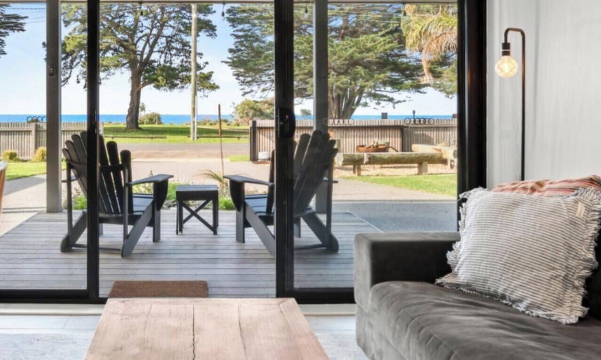 St Leonards Apartment | St. Leonards Bay Views