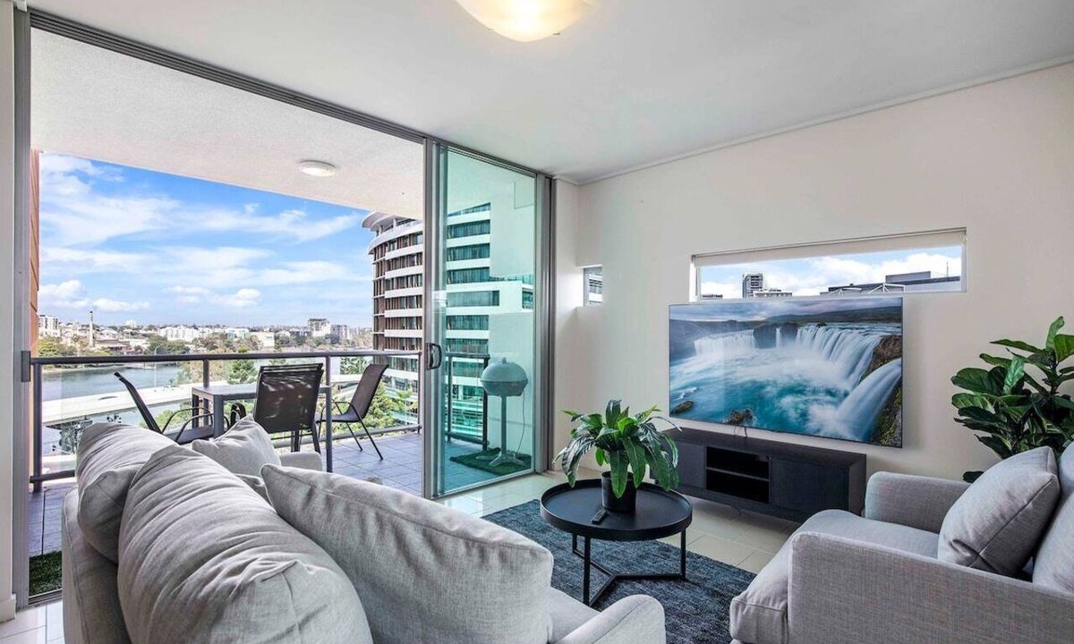 Brisbane Central Business District Apartment | Stadium Vue, 3Bd,Riverview Pool, 300m to S/Stadium