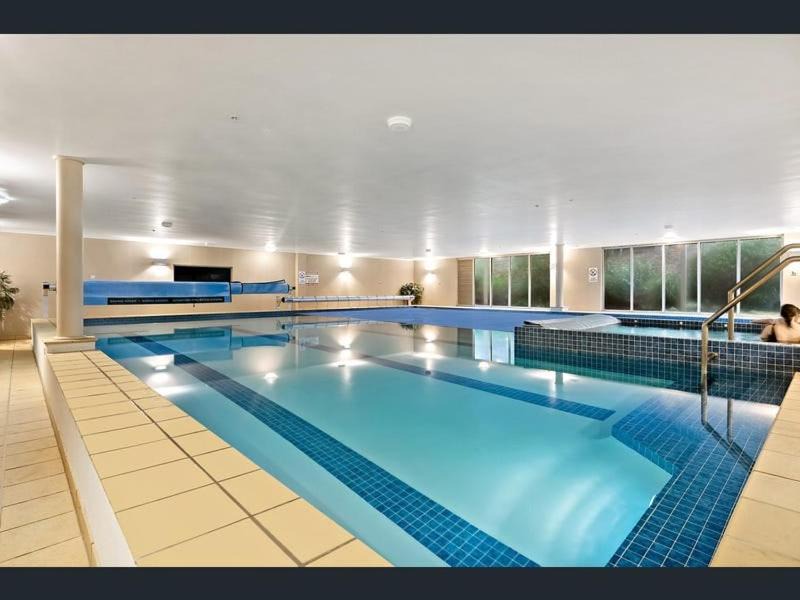 Lower Plenty Apartment | Star on Main with a Pool