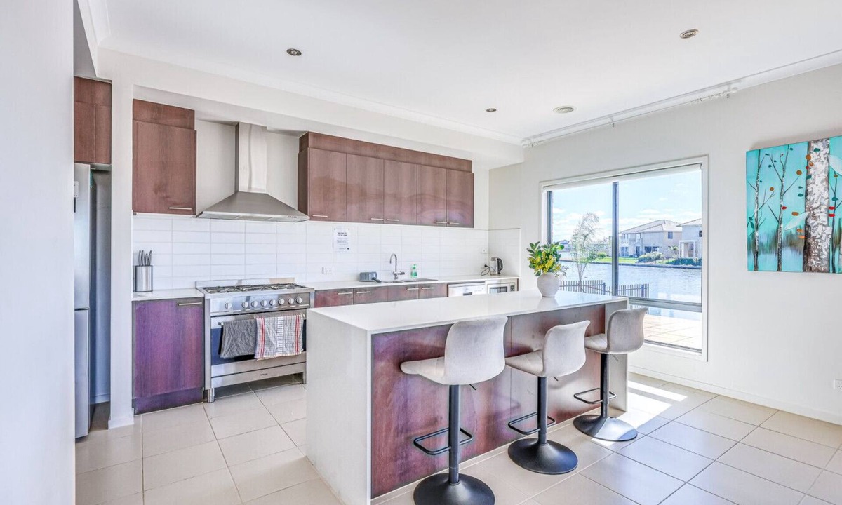Sanctuary Lakes House | StayAU 5BR Idyllic Lakefront Escape Point Cook
