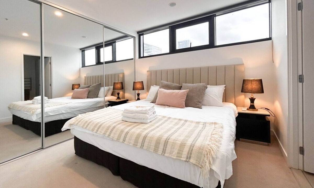 Box Hill Apartment | StayAU Bright Modern Prime Penthouse in Box Hill