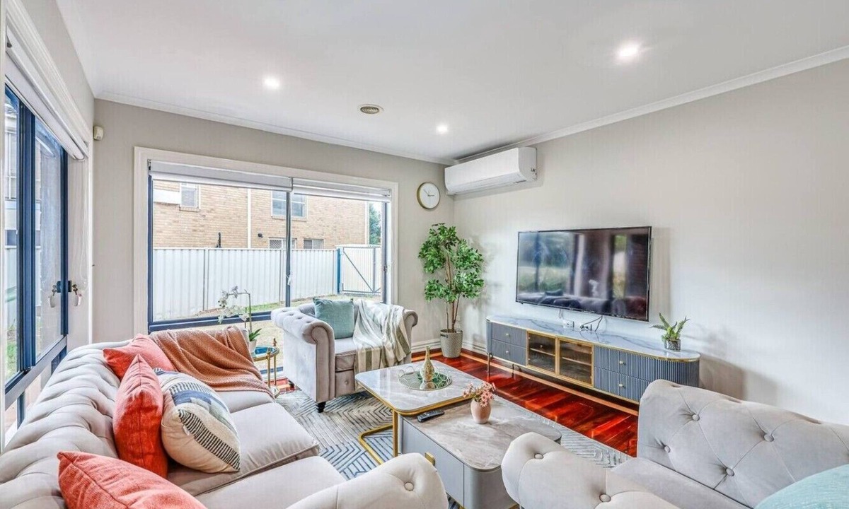 Caroline Springs House | StayAU Double Story Pet-friendly House w/PoolTable