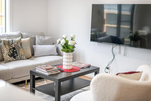Berwick House | StayAU Fresh Modern 4BR Retreat Netflix in Berwick