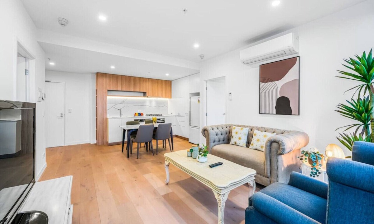 Box Hill Apartment | StayAU Spacious 2BR Stunning Sunset Views
