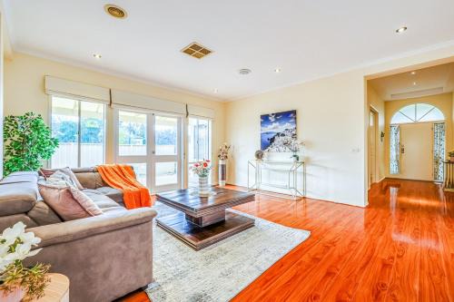 Point Cook Apartment | StayAU Spacious Home BBQ&Backyard Pet-friendly