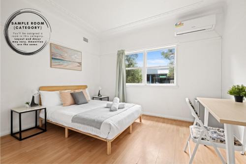 Seven Hills House | Steps to Mall & Train - Eplore with Ease - Prime Location in Seven Hills - Shared Bathroom