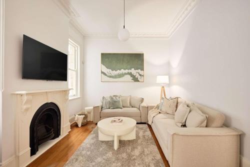 Manly Apartment | Steps to the Sand - Iconic Heritage Estate Manly