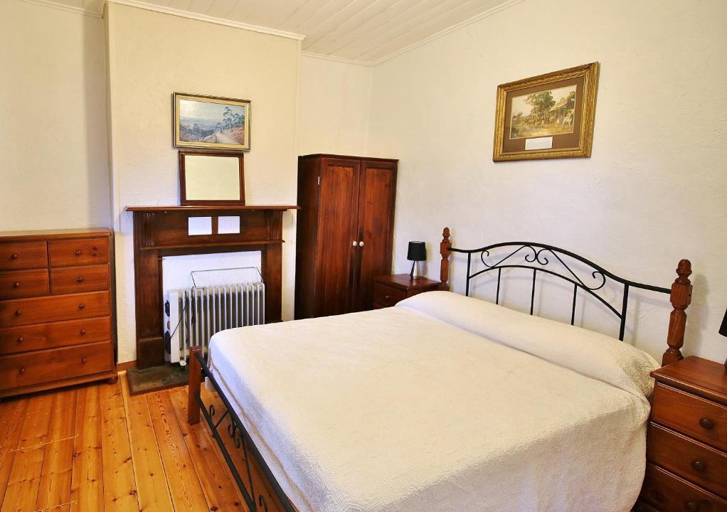 Cross Roads House | Stonewall Cottage