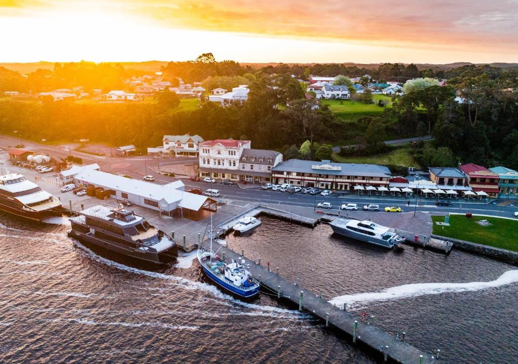 Strahan Hotel | Strahan Village