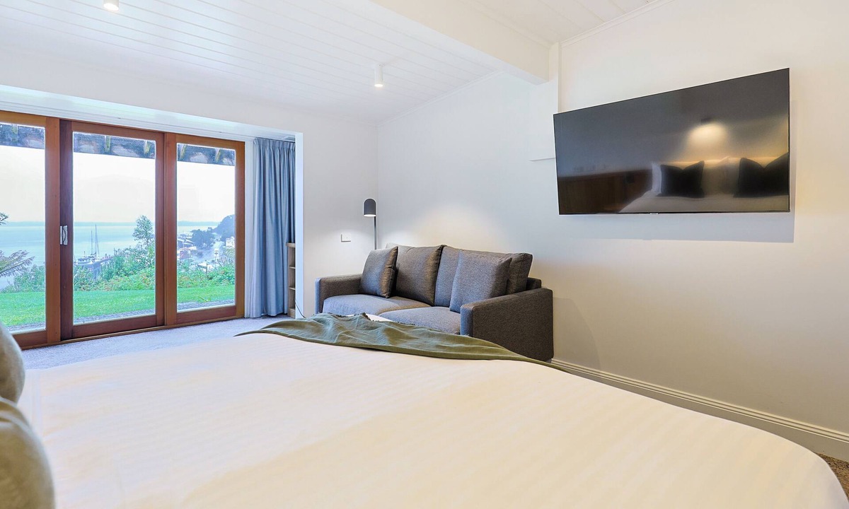 Strahan Hotel | Strahan Village