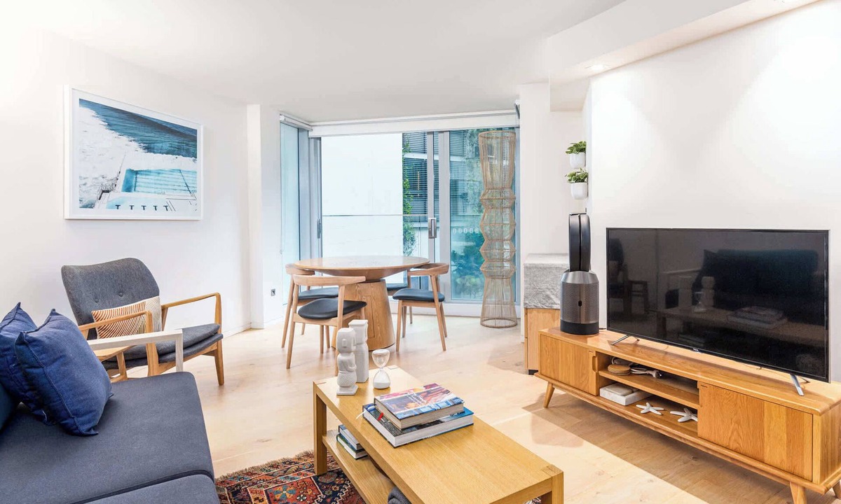 Bondi Beach Apartment | Studio 225 Bondi Beach with Courtyard View