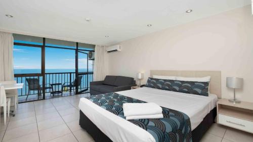 North Ward House | Studio 811 - Picturesque Beachfront Views