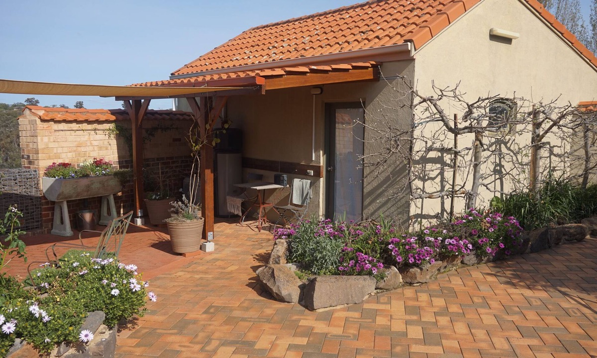 Axedale Apartment | Studio Apartment located on the fringe of Axedale in Central Victoria.