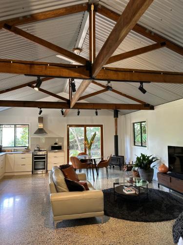 Booroobin House | Studio@Mimburi. Eco-luxe studio and amazing views!