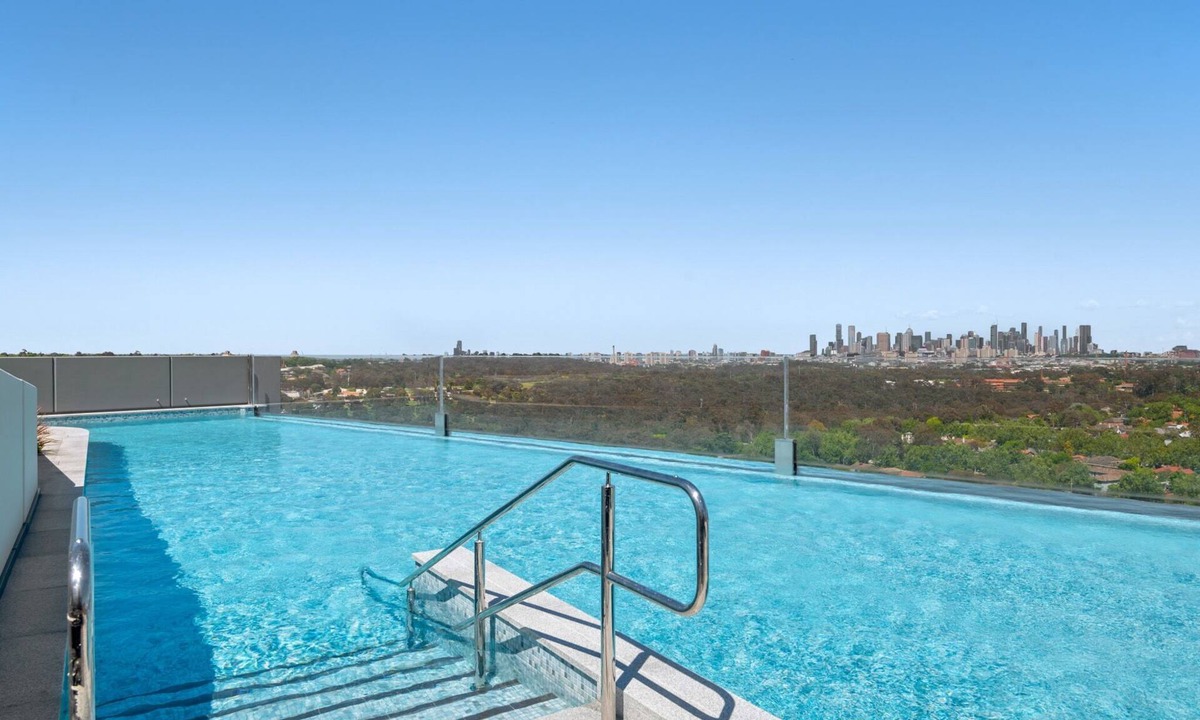 Alphington Apartment | Stunning 1-Bed with City Views and Amenities