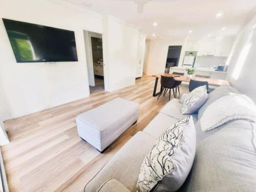 Torquay Apartment | Stunning 2 BR, 2 Bathroom Beachfront Apartment Close To Everything!