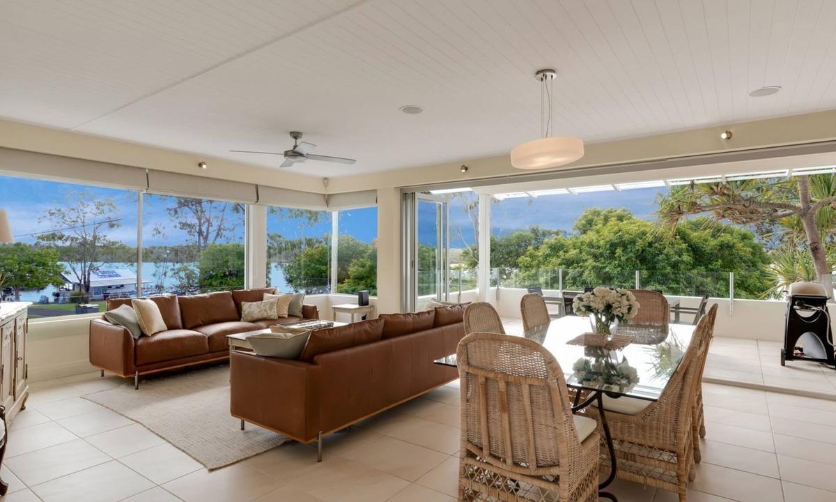 Noosaville Apartment | Stunning Executive 3 bedroom Noosa River Apartment