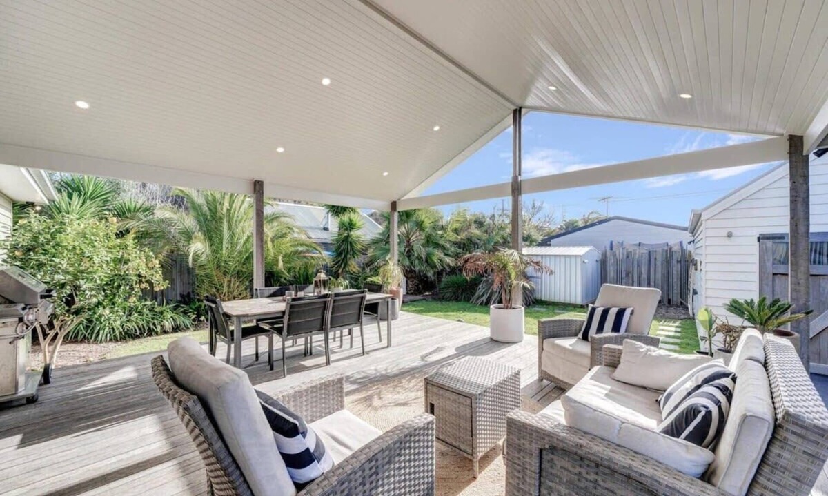 Surf Beach House | Stunning Indoor-Outdoor, 4 bed-2 bath Family Home