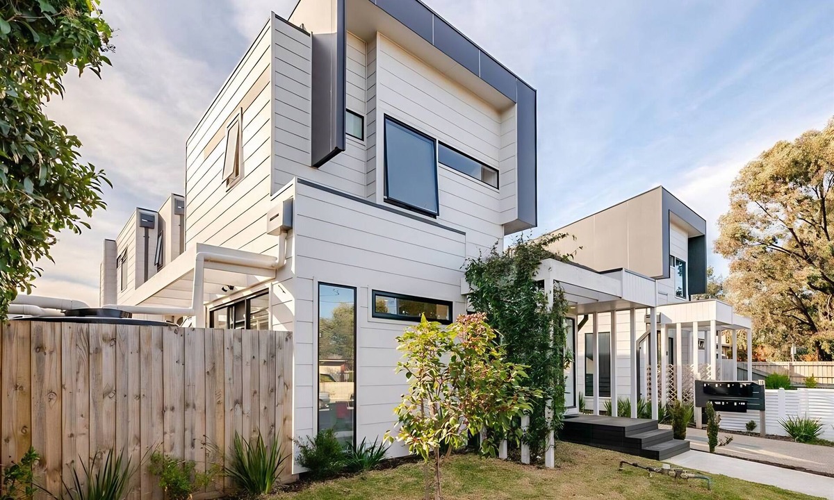 Footscray House | Stunning, modern, two-story detached townhouse