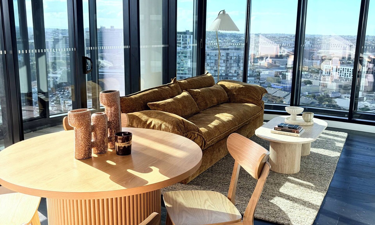 Fortitude Valley Apartment | Stunning skyline apartment with infinity pool, gym and free parking