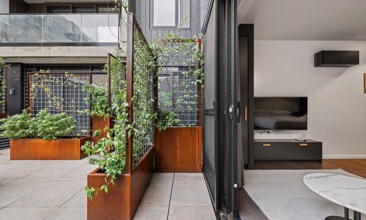 Braddon Apartment | Stunning Studio Apartment w/Accessible Bathroom!