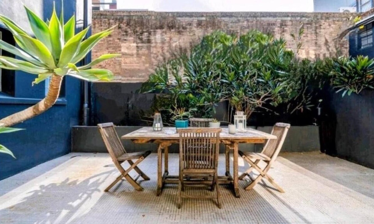 Surry Hills Apartment | Stunning unit with pool and private backyard