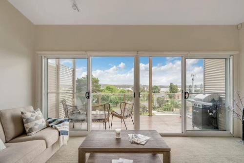 Batemans Bay House | Stunning water view Home moments from town