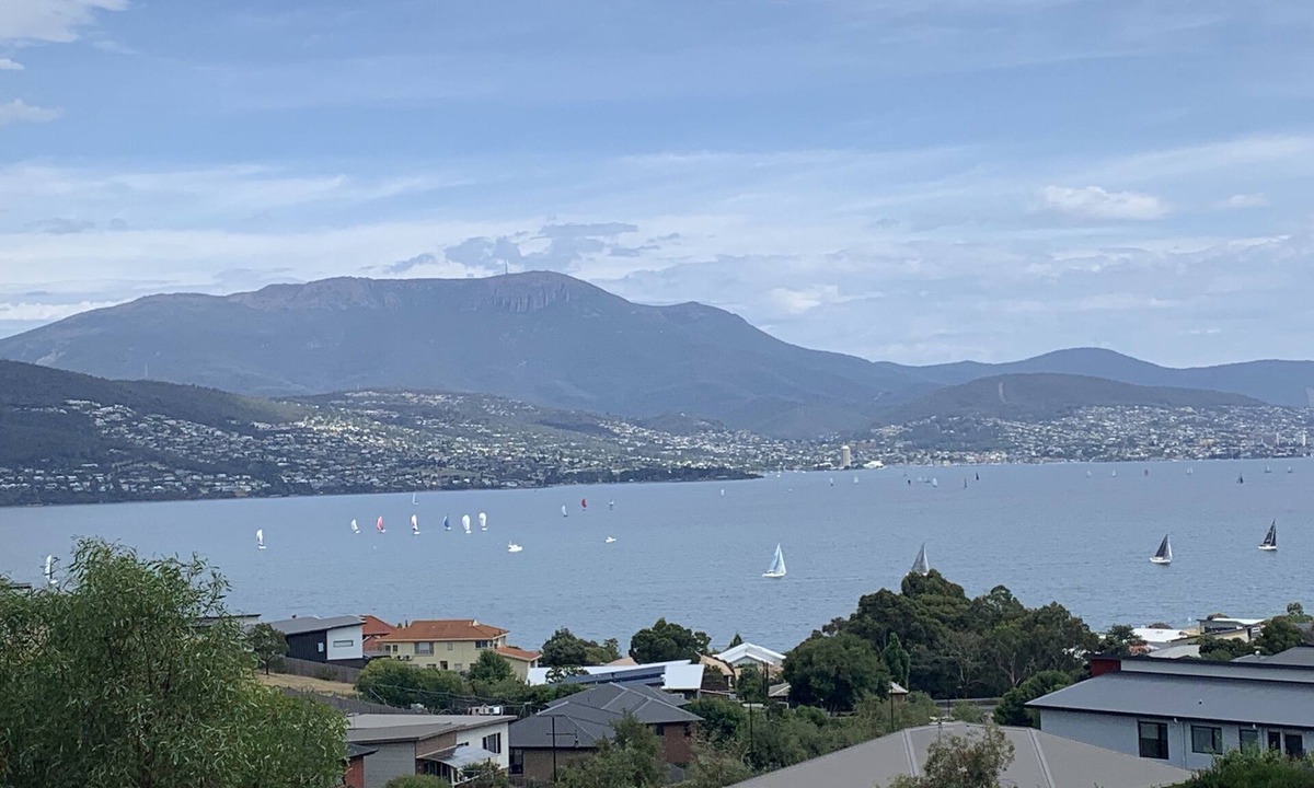 Tranmere House | Stunning water view home in Hobart