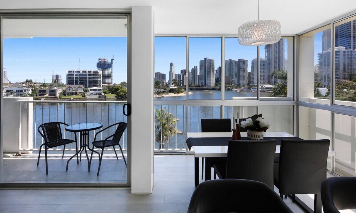 Surfers Paradise Apartment | Stylish 2-Bed in Surfers Paradise with River Views