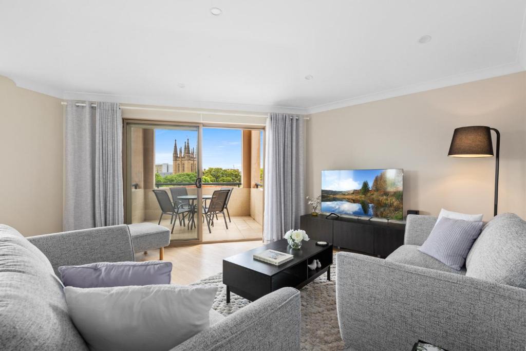 Camperdown Apartment | Stylish 2-Bed Camperdown Apartment with Balcony
