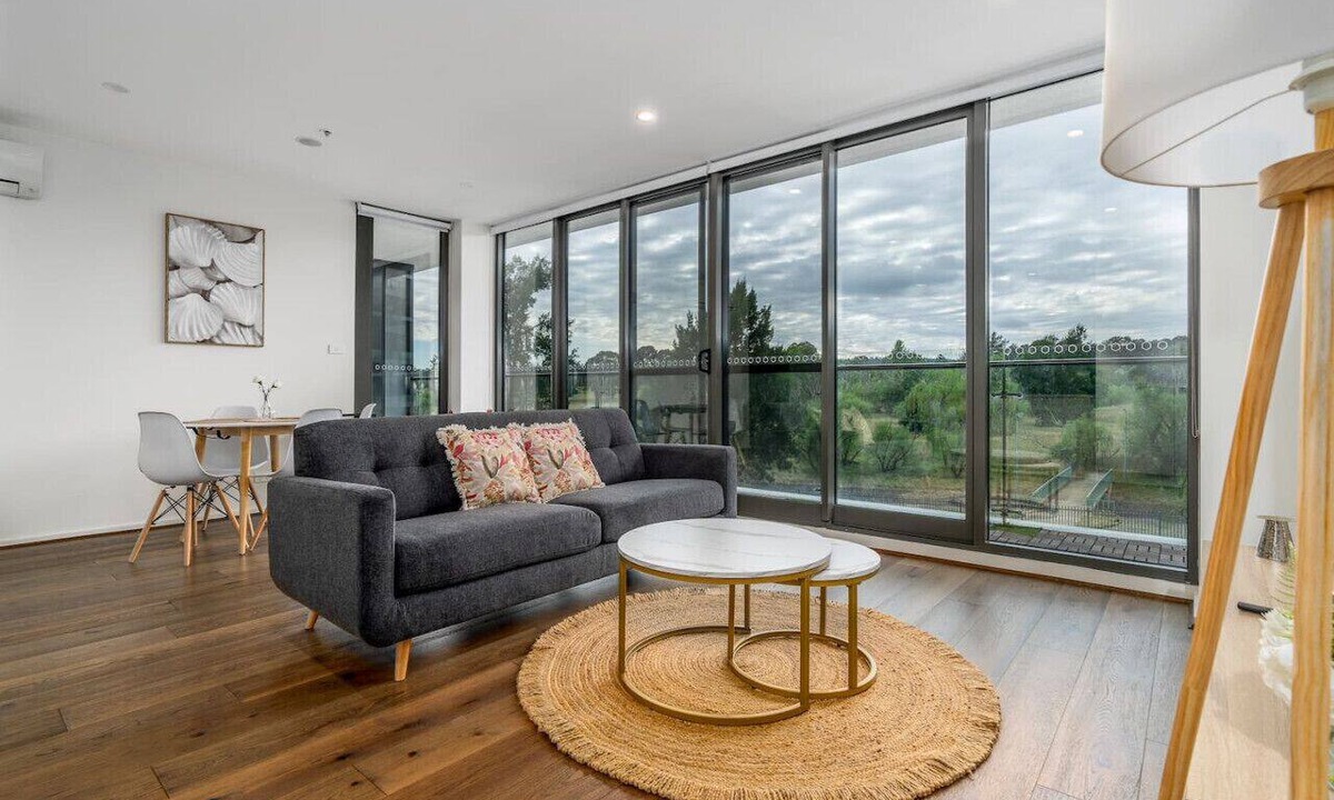 Phillip Apartment | Stylish 2BR Apt | 5 mins to Canberra Hospital!