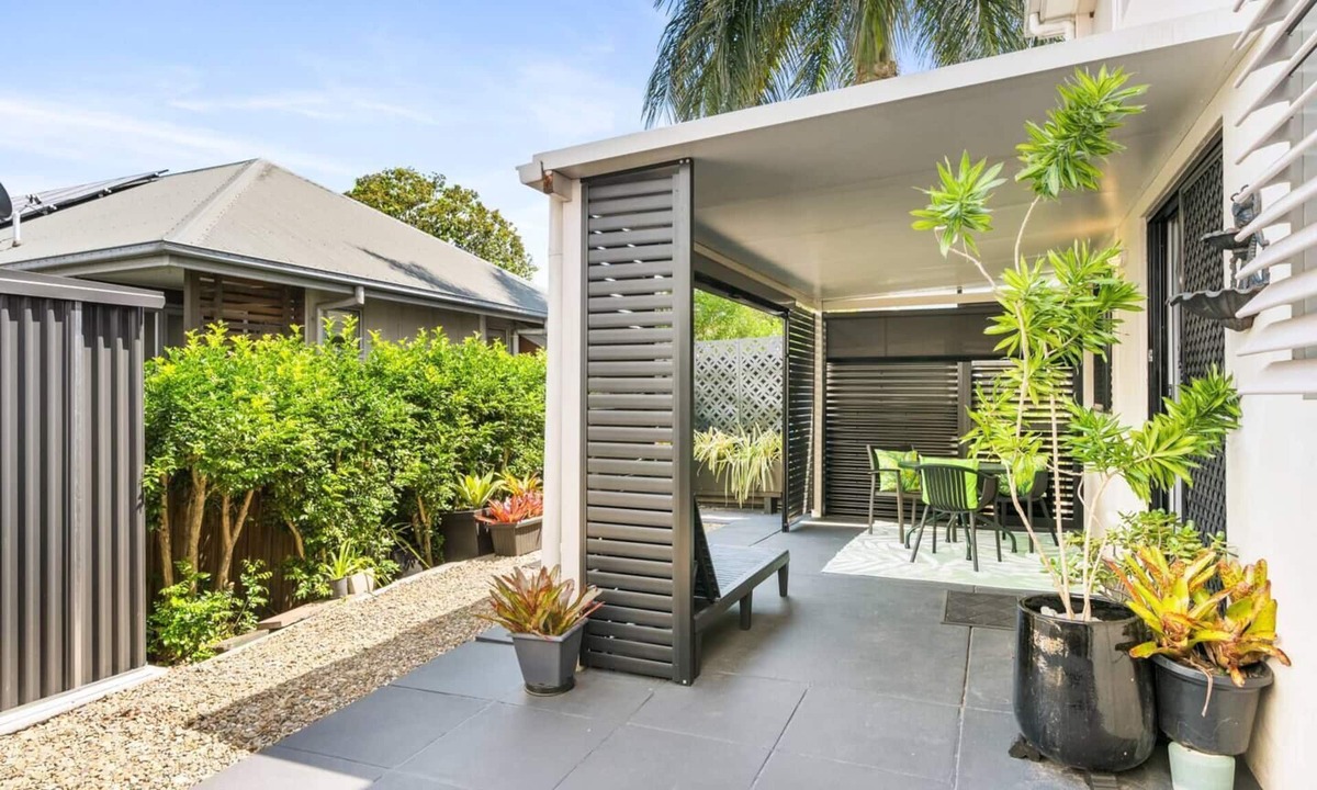 Wooloowin Apartment | Stylish Apartment with Private Patio & Garden