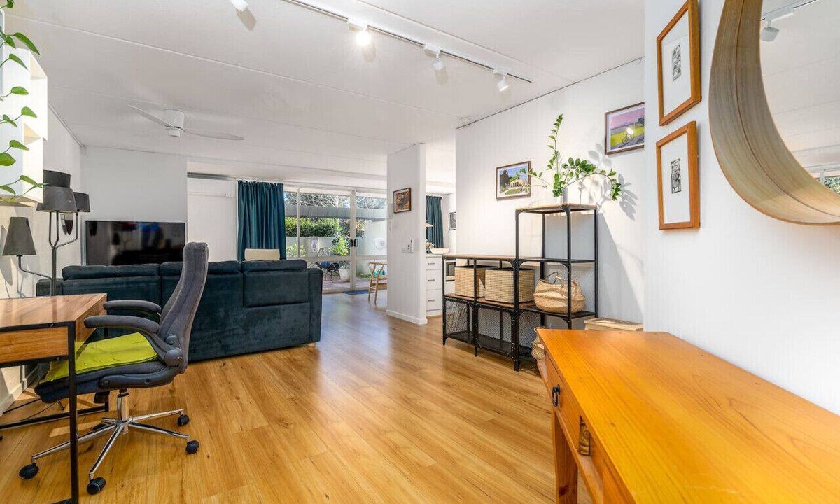Kingston Apartment | Stylish apt facing the historic Telopea Park