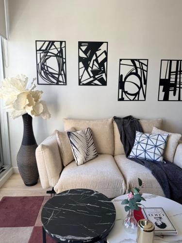 South Yarra Apartment | Stylish Designer Stay in Sth Yarra & Balcony Views