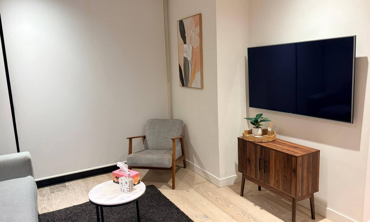 West Melbourne Apartment | Stylish full apartment | Walk to CBD & Marvel Stadium | Opposite Train Station