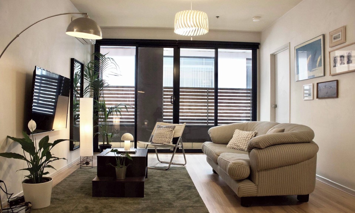 North Melbourne Apartment | Stylish & Spacious 2BR Apt, Queen vic Market & CBD