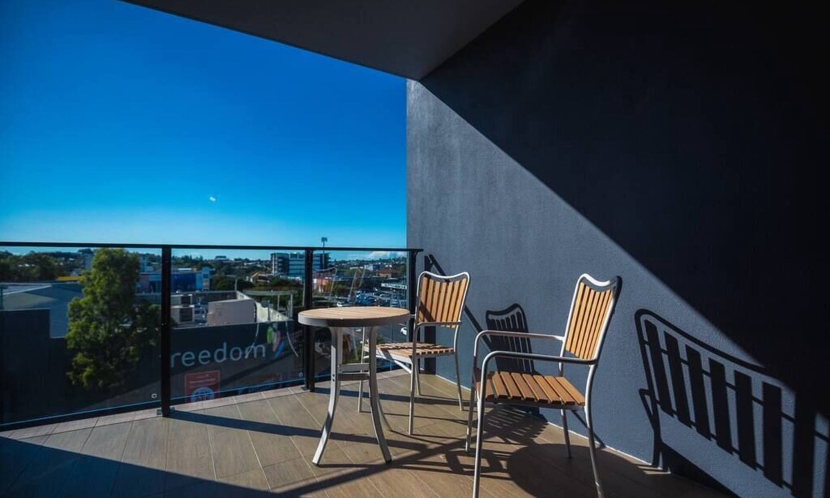 Windsor Apartment | Stylish Top Level King Apartment