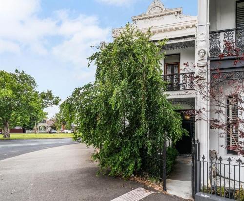 Albert Park Apartment | Stylish Victorian Terrace in Prime Albert Park