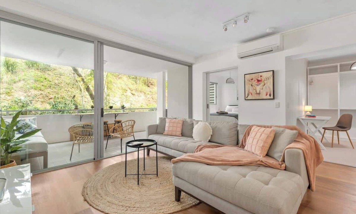 Teneriffe Apartment | Sublime Simplicity! ~1Bed/Study/1Bath/Balcony/1Car