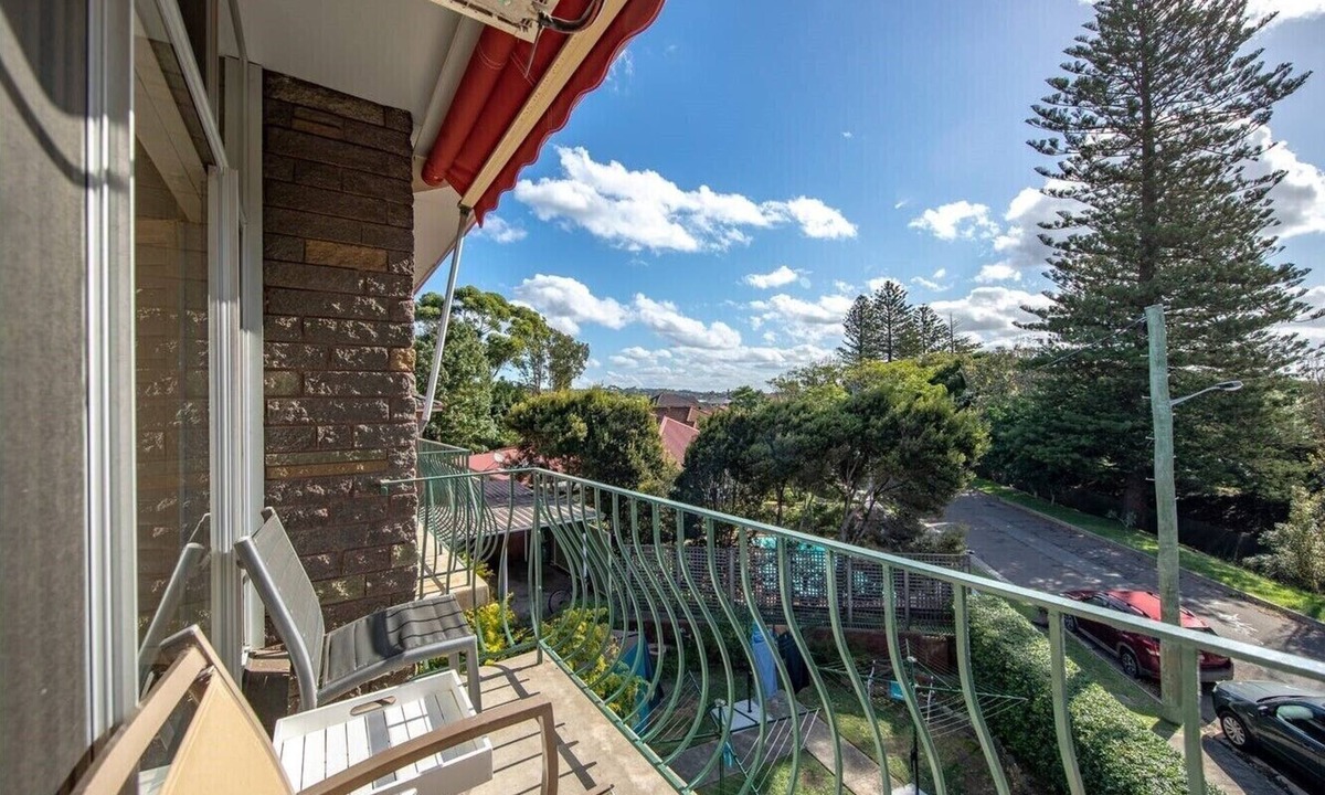 The Junction House | Summer Breeze | 2BR. Parking. Close to CBD + Beach