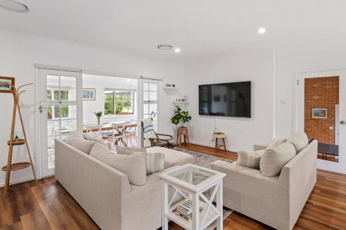 Dunsborough House | Summer Cottage