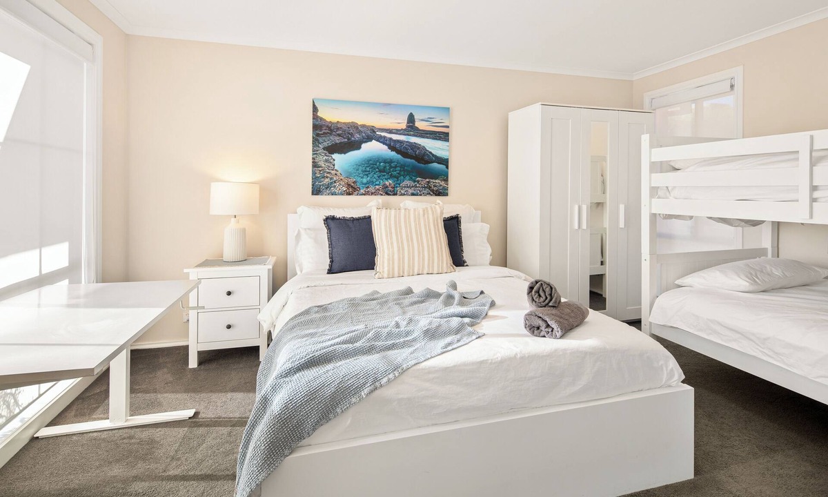 Delahey House | Summery 4BR Home by Mel Airport CBD & Watergardens