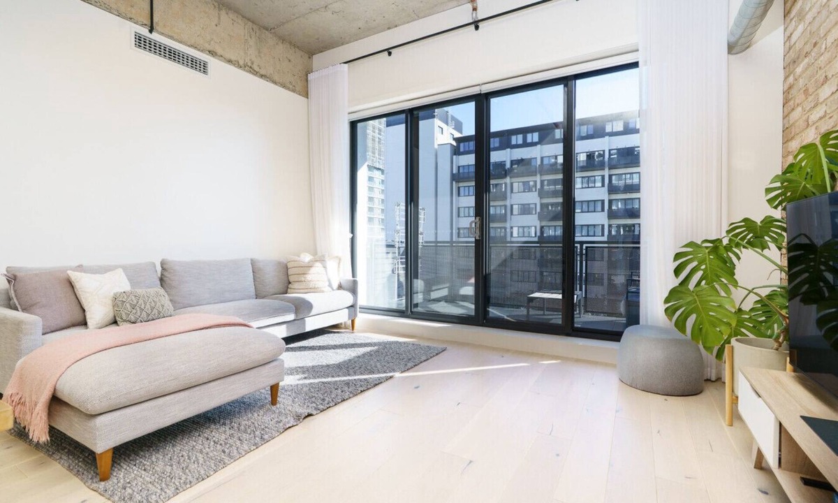 Phillip Apartment | Sunlit 1BR Retreat, Shops and Cafés at Doorstep