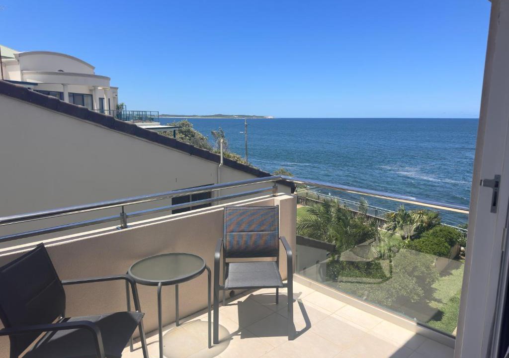 Cronulla Apartment | Sunny Apt on The Esplanade
